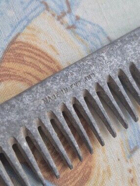 🌙Vintage 40s Cast Aluminum Pocket Comb Made In England Collectible